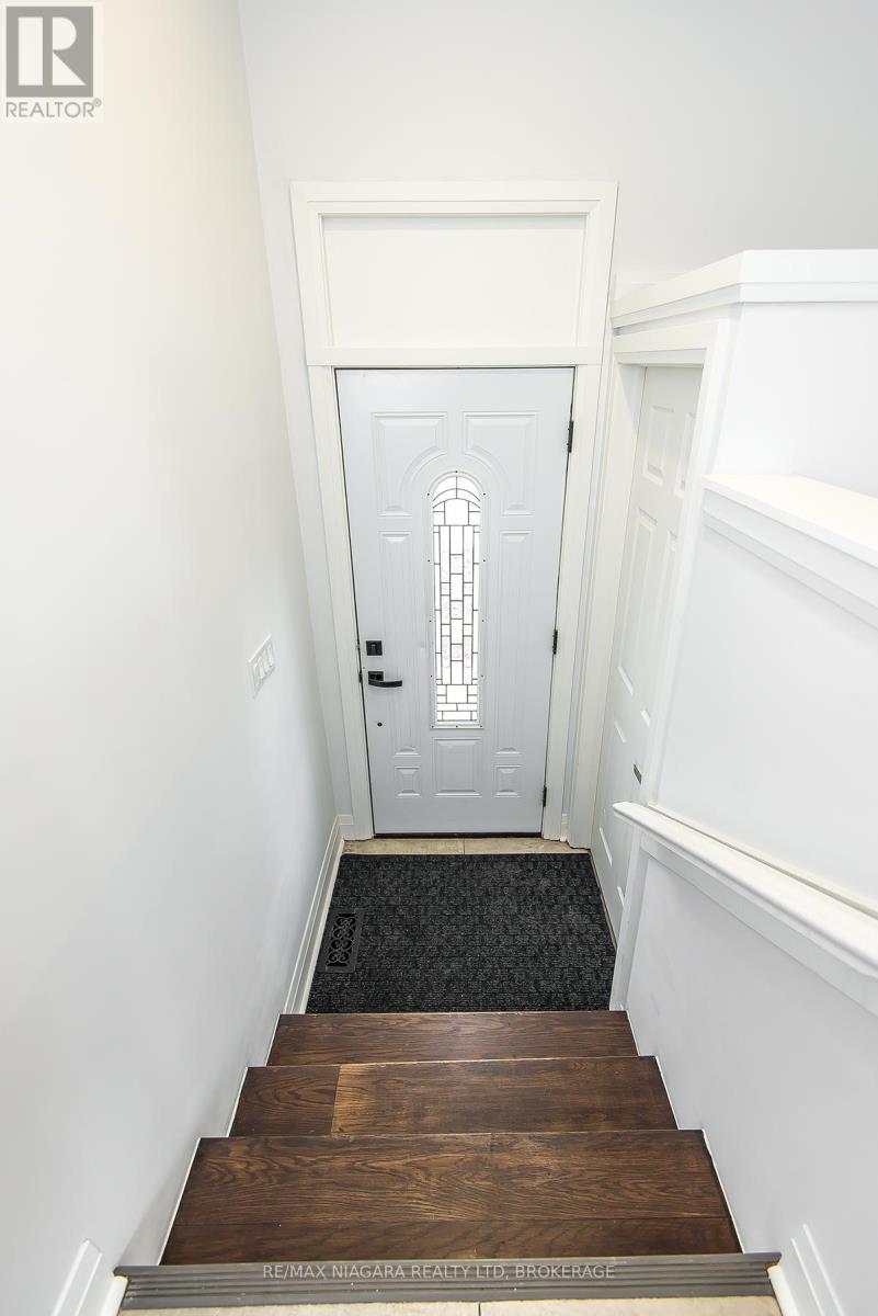 120 MAIN STREET W