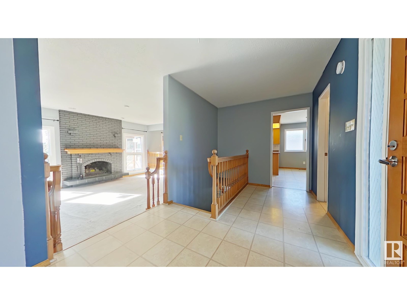 2722 104a ST NW