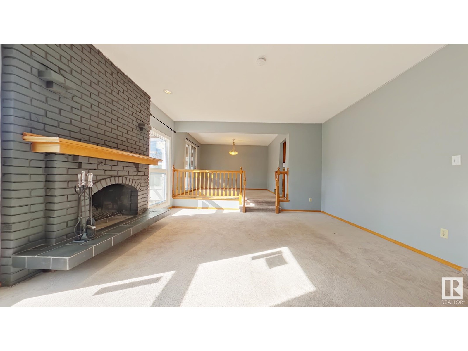 2722 104a ST NW