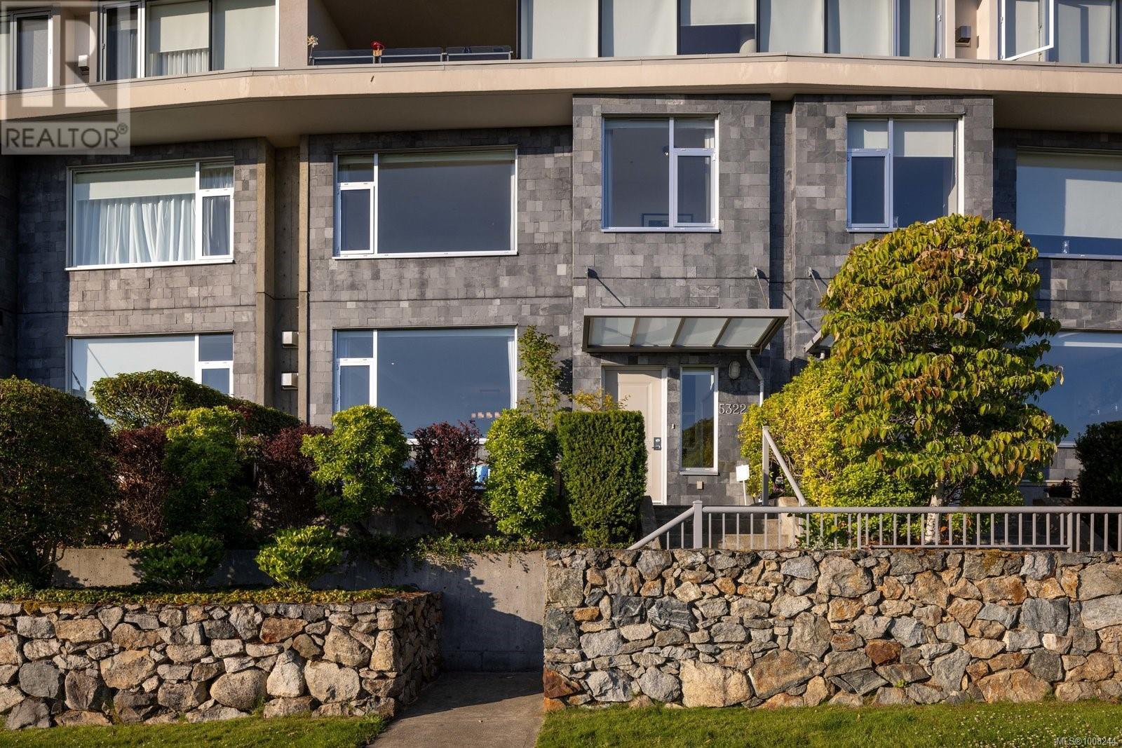 5322 Sayward Hill Cres