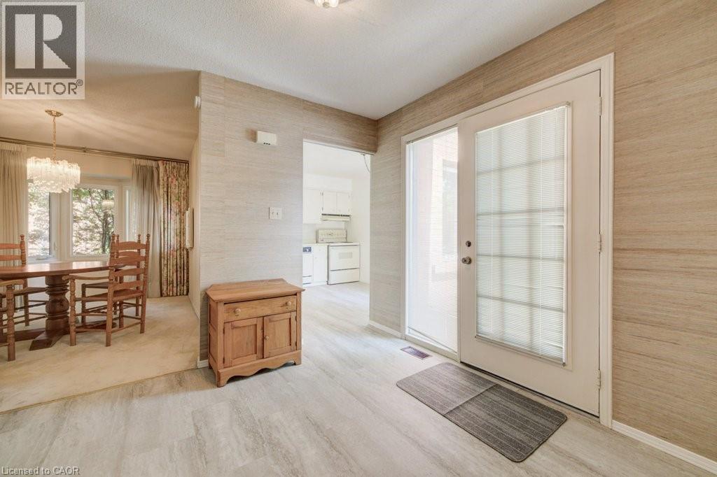 206 CANDLEWOOD Crescent Unit# 9