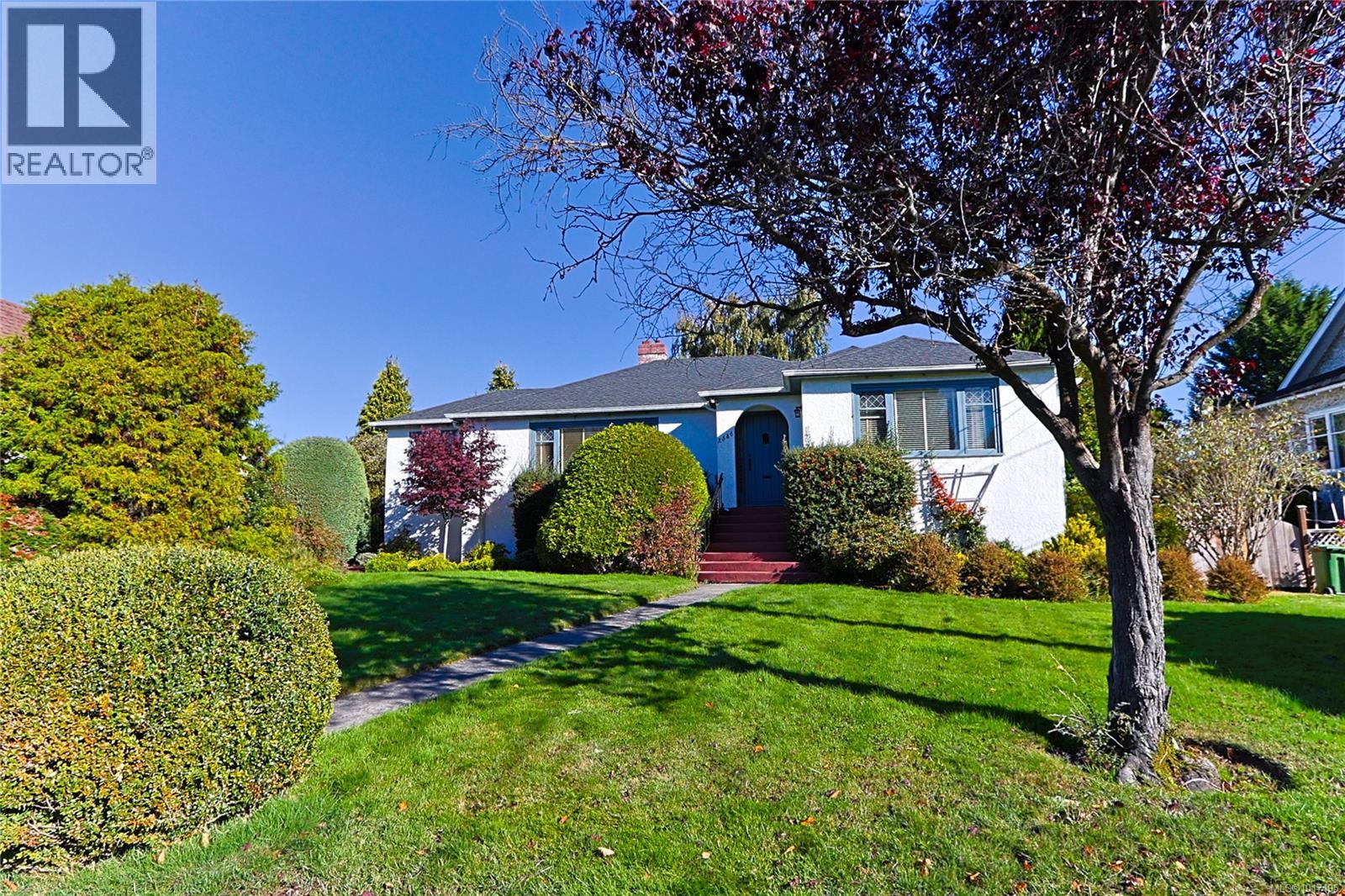 2586 Dalhousie St