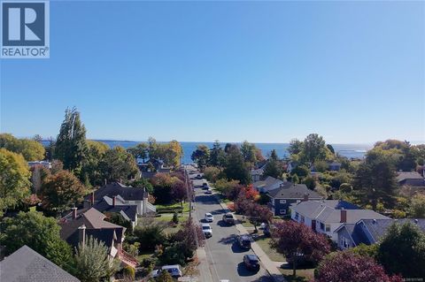 2586 Dalhousie St Oak Bay BC V8R2H9
