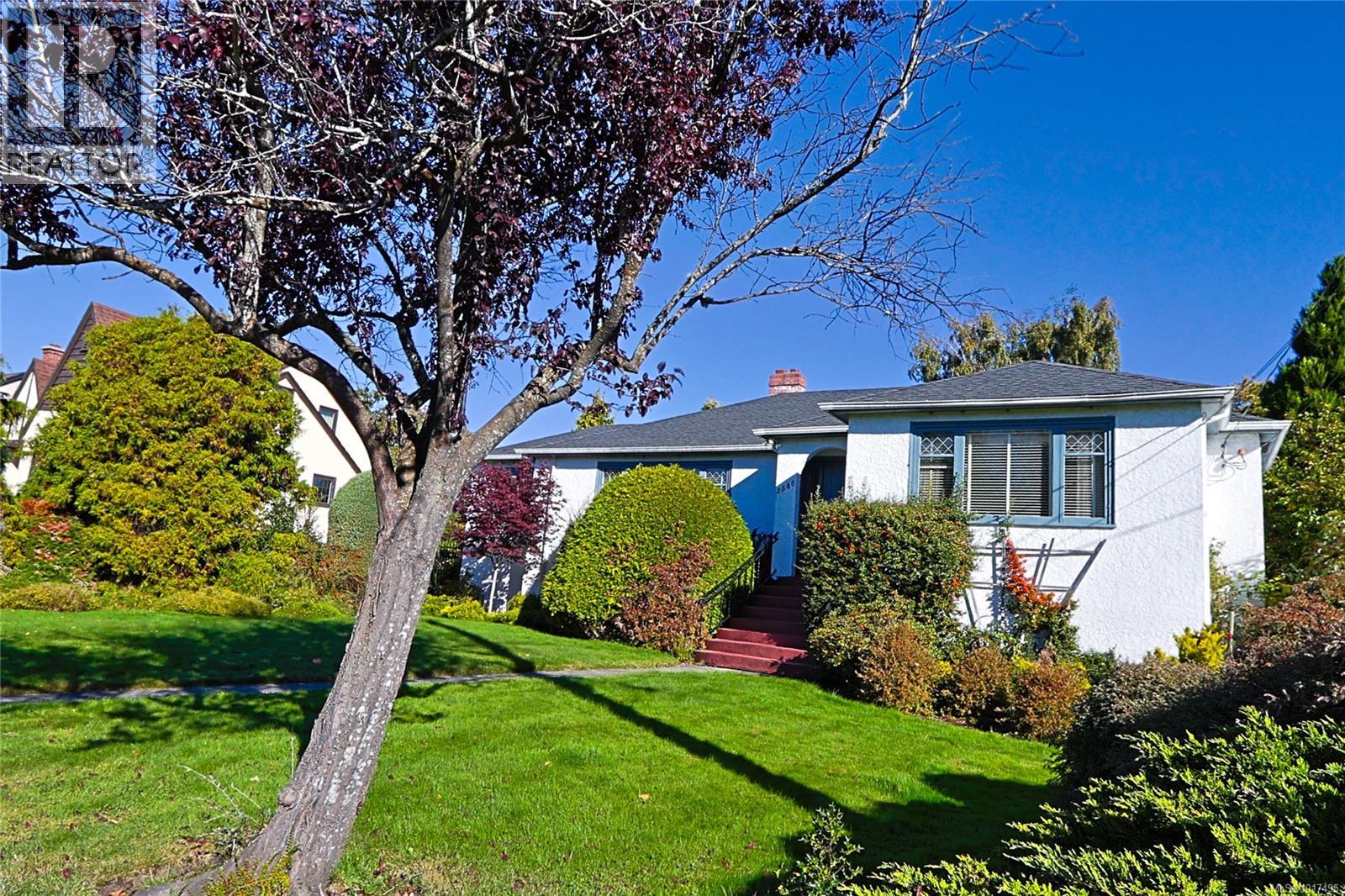 2586 Dalhousie St