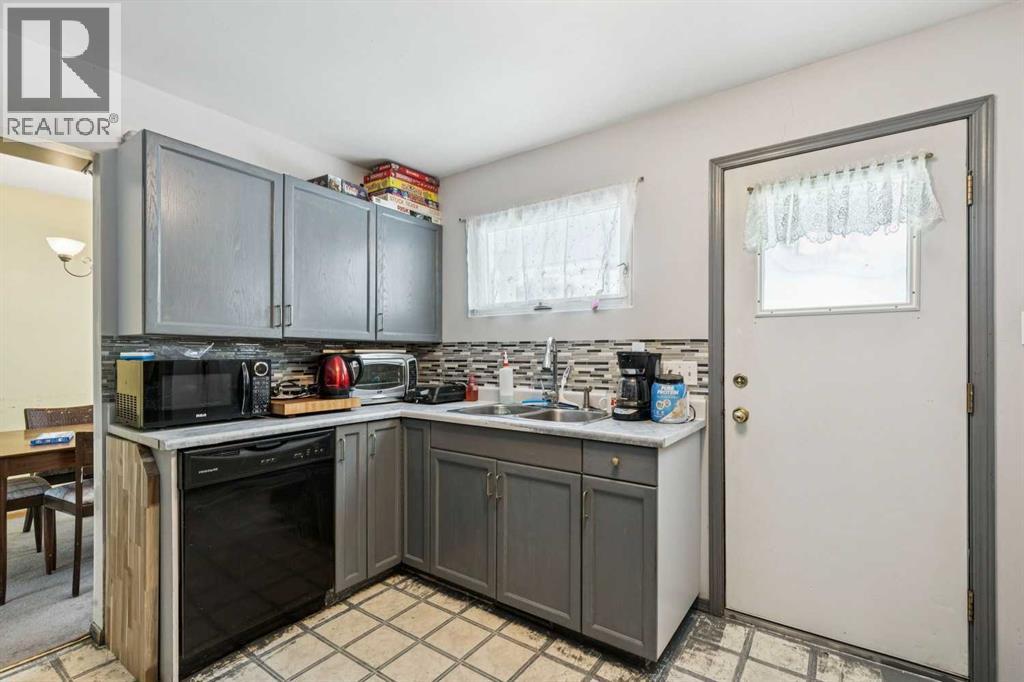 619 Merrill Drive NE