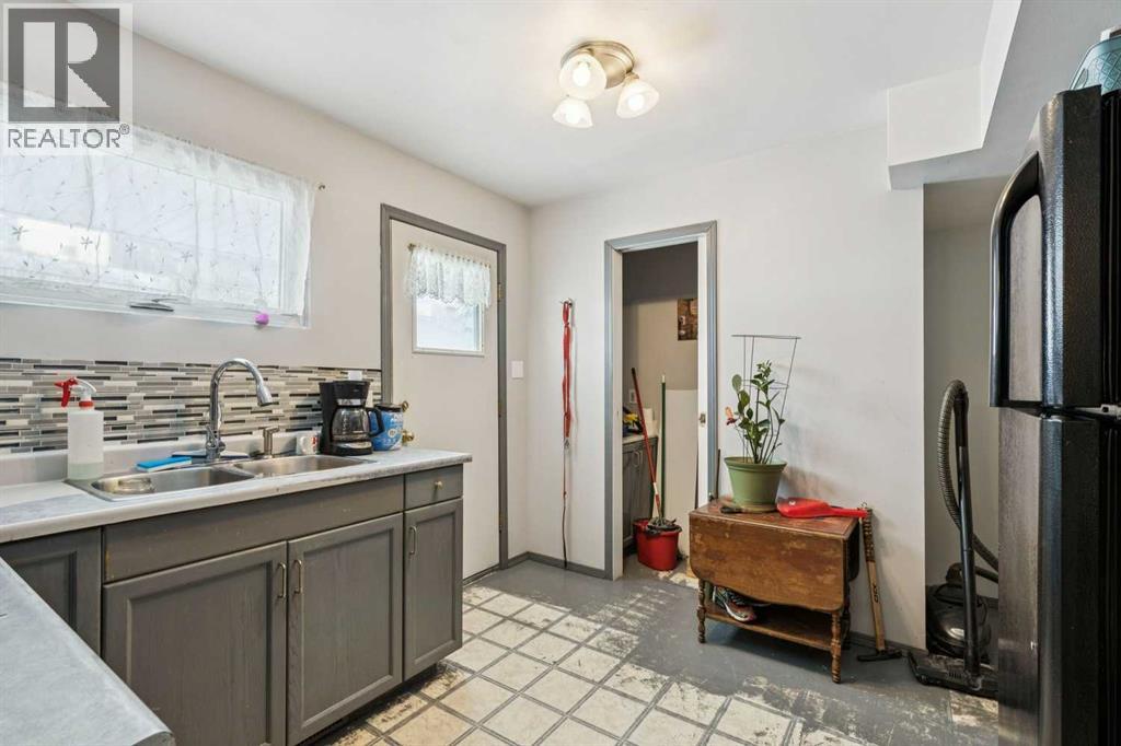 619 Merrill Drive NE