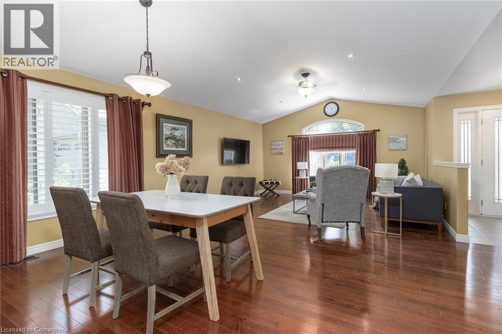 6 WINTERGREEN Crescent