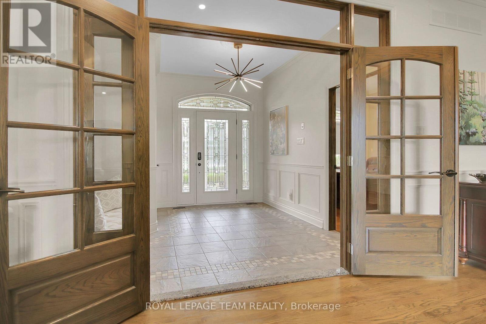 5591 MANOTICK MAIN STREET