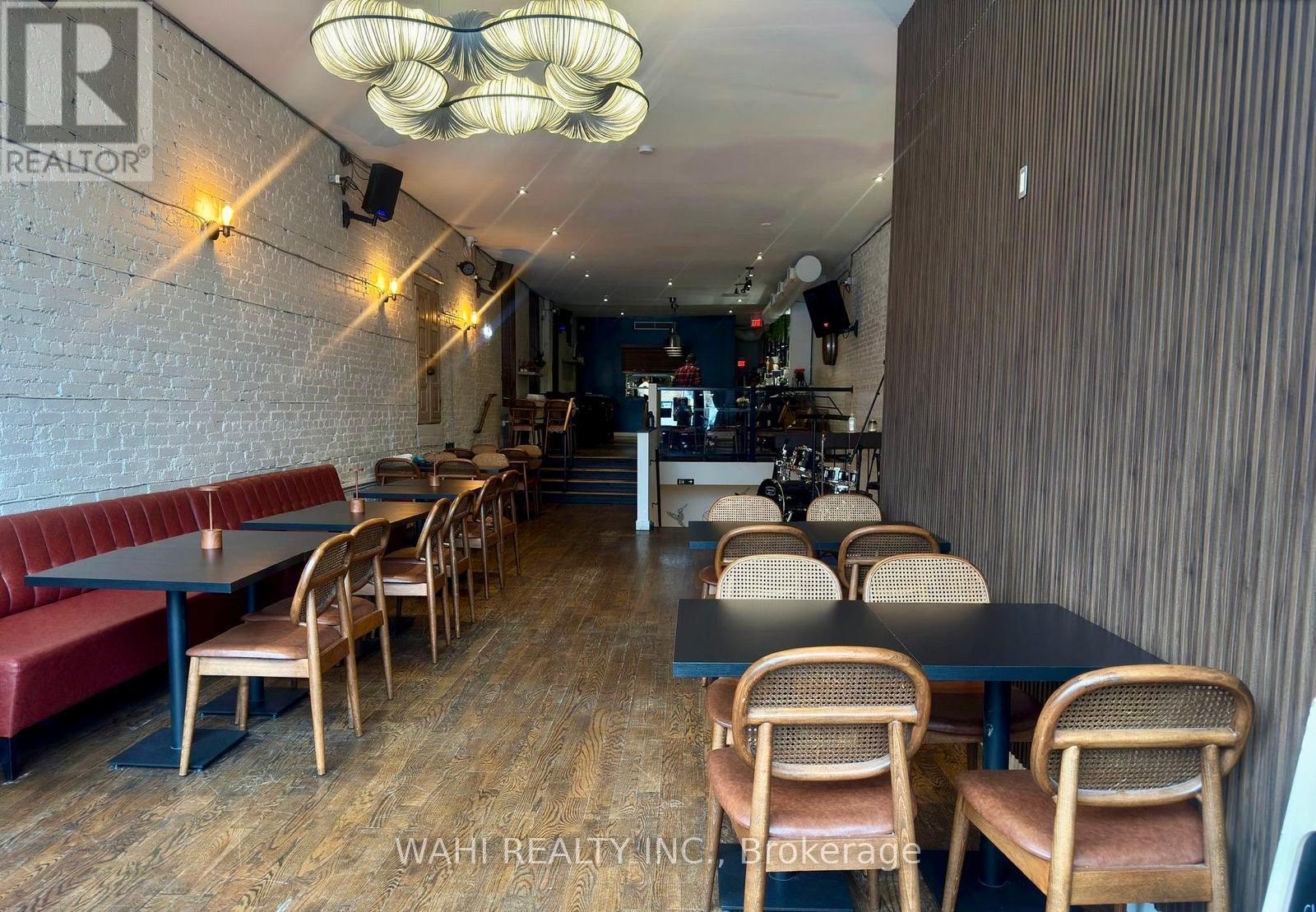 3047 DUNDAS STREET W