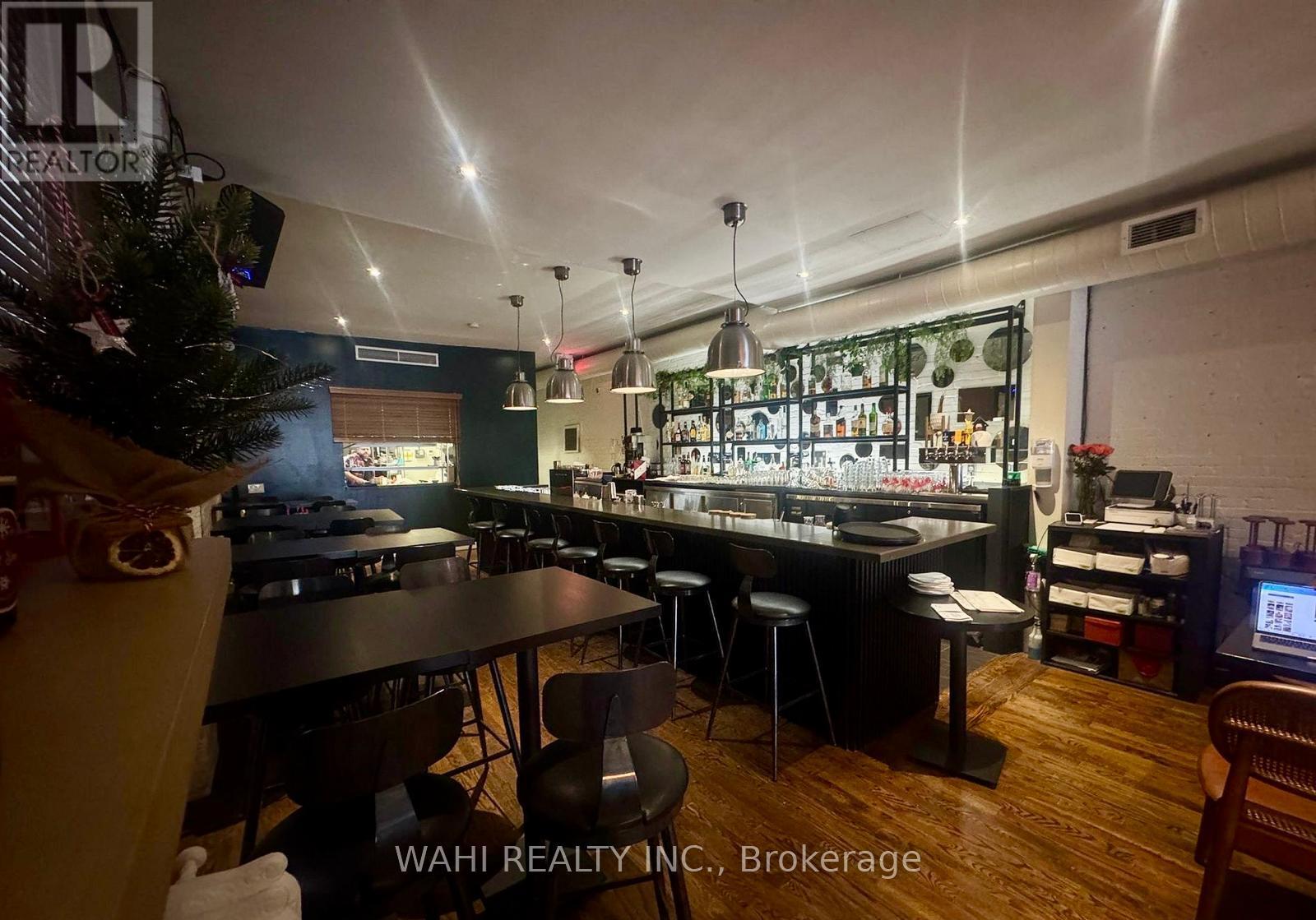 3047 DUNDAS STREET W