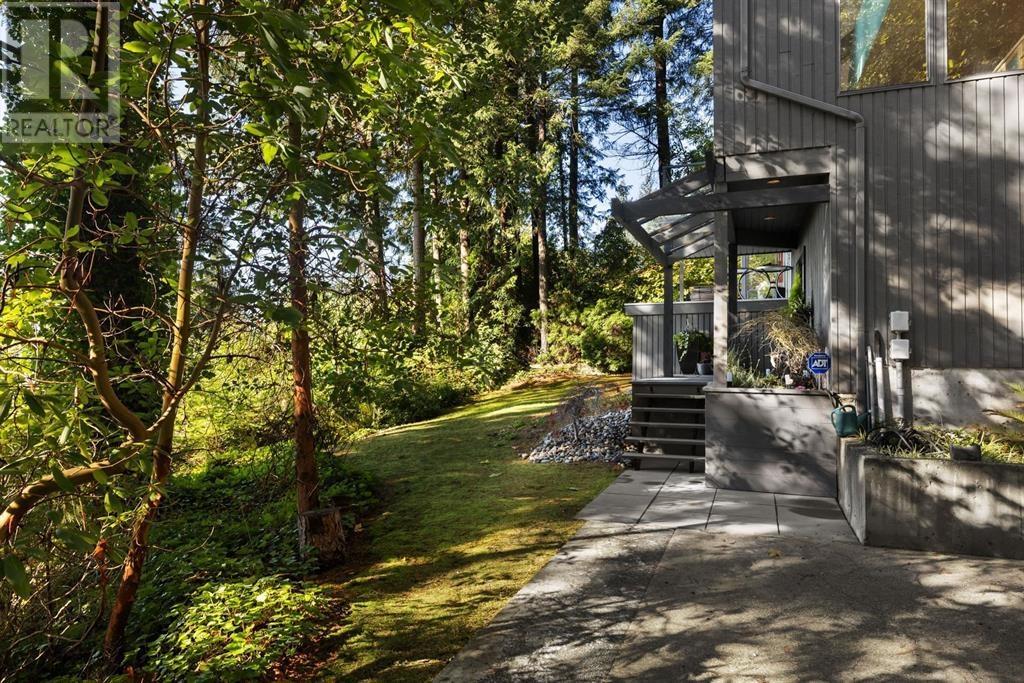 225 MOUNTAIN DRIVE