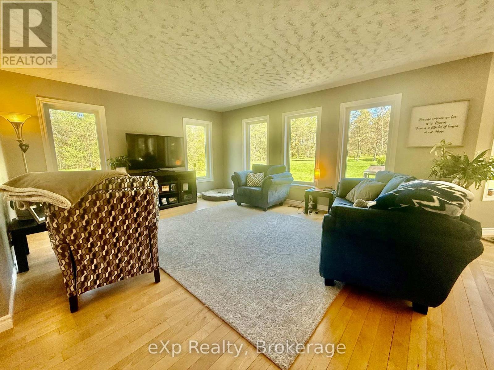 323237 DURHAM ROAD E