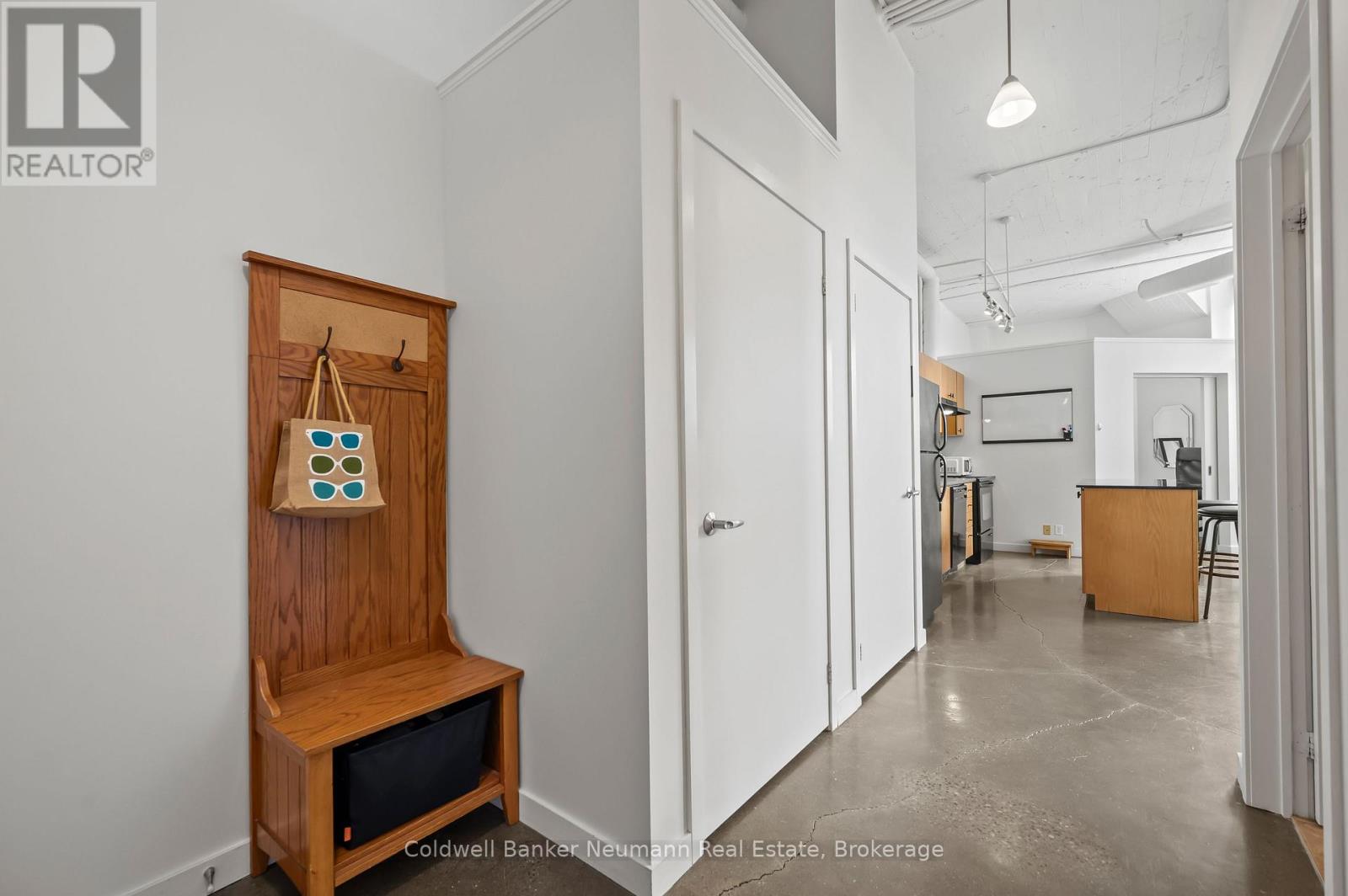 308 - 404 KING STREET W