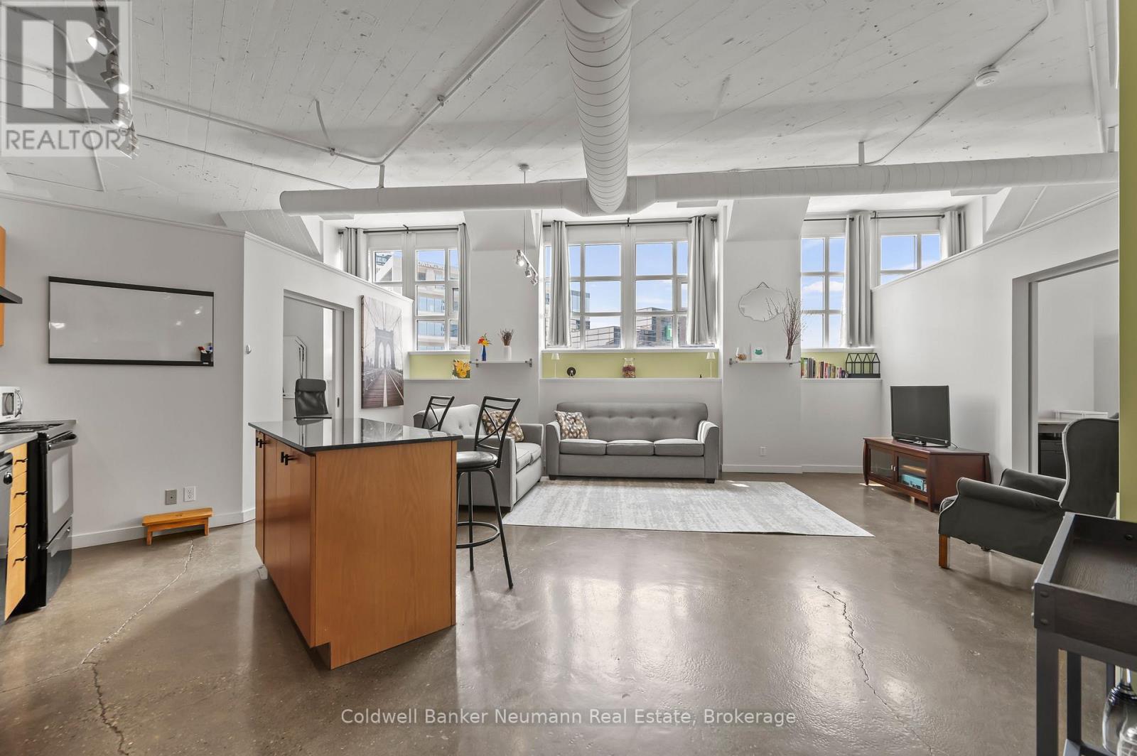308 - 404 KING STREET W
