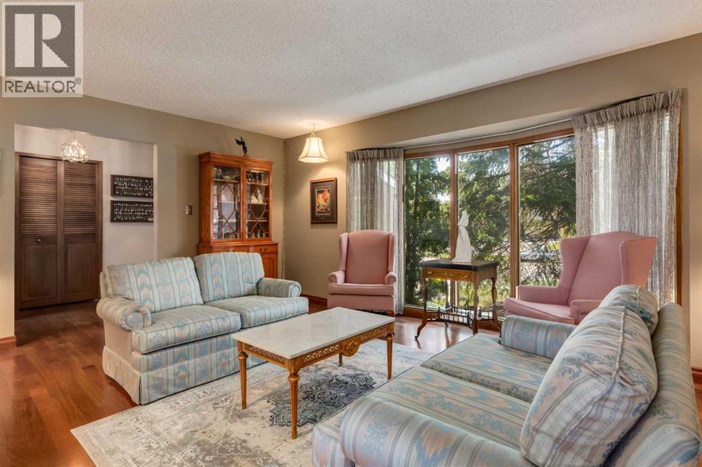 2724 Palliser Drive SW