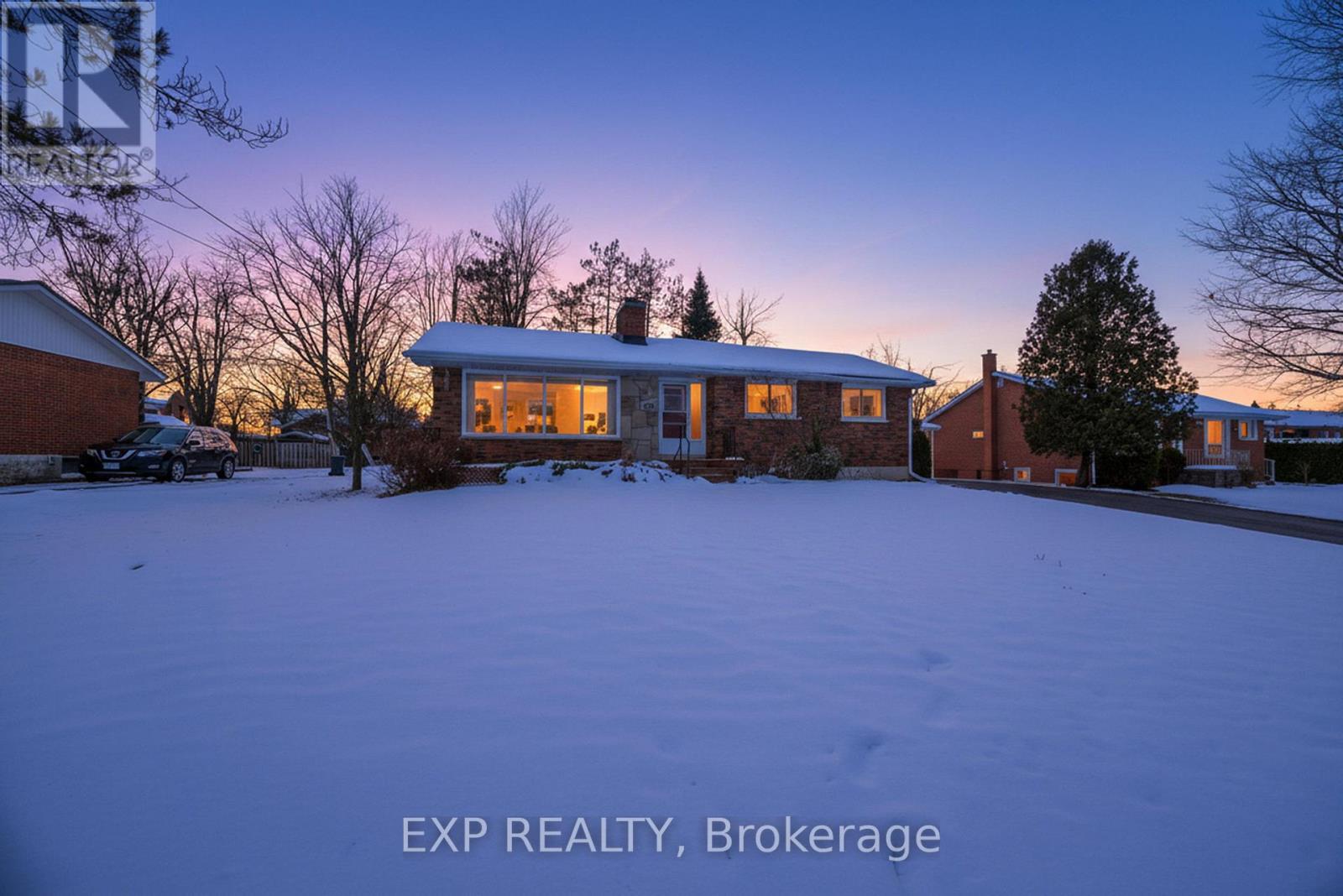 245 VICTORIA STREET W