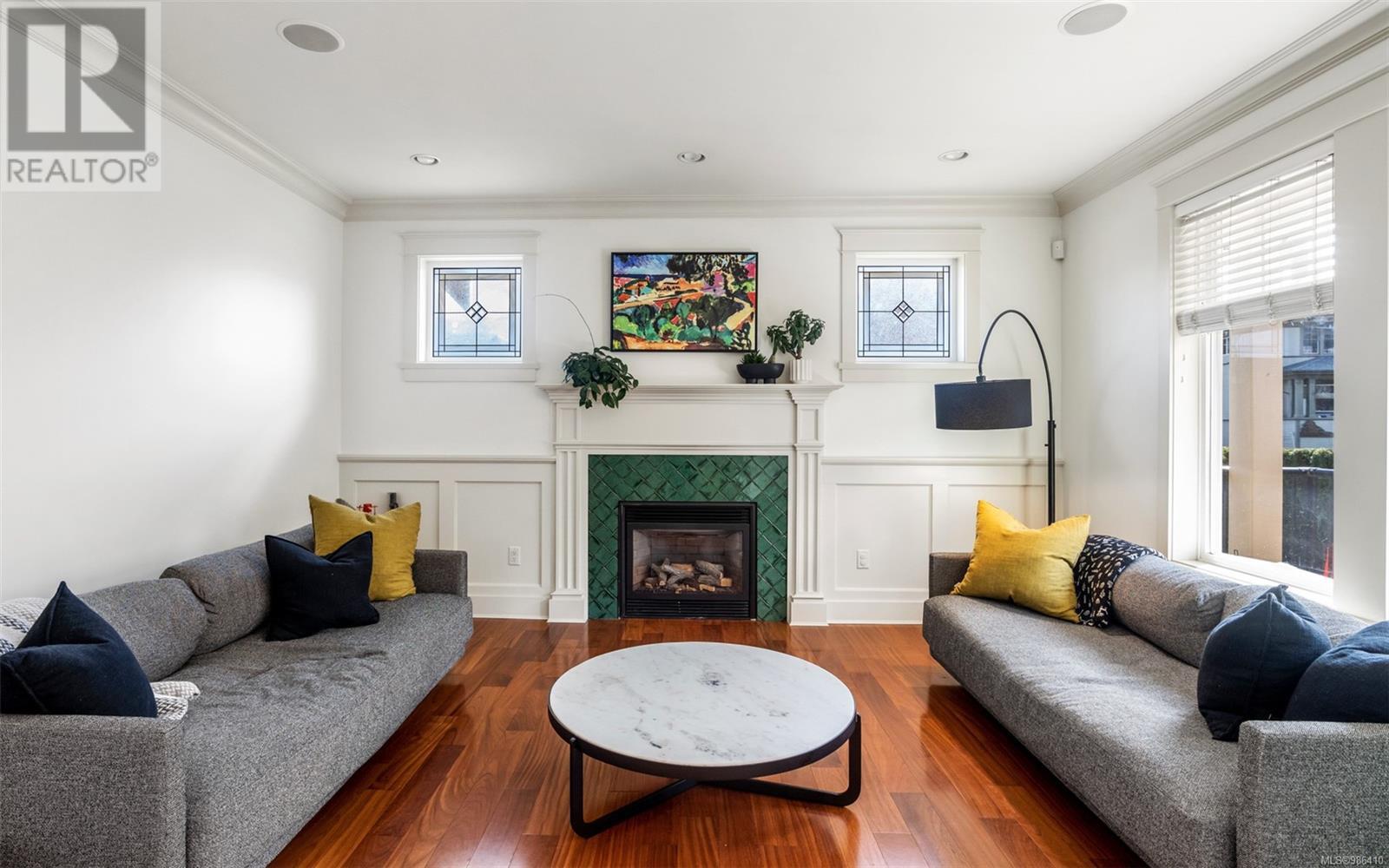 590 Simcoe St
