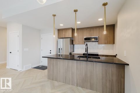 #4 16231 19 AV SW Edmonton AB T6W5C6