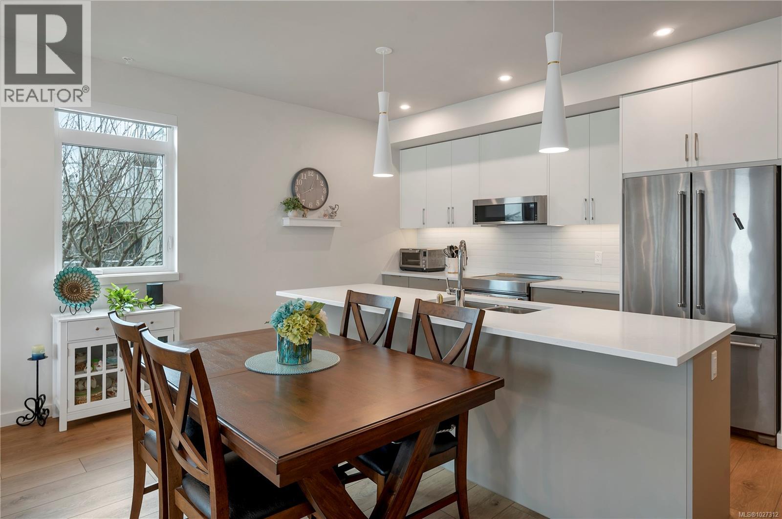 204 684 Island Hwy S