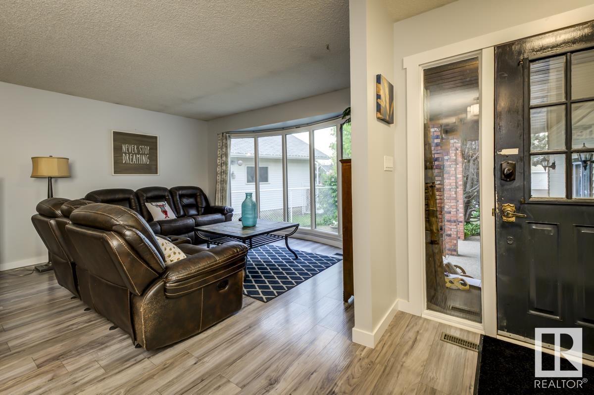 669 VILLAGE DR