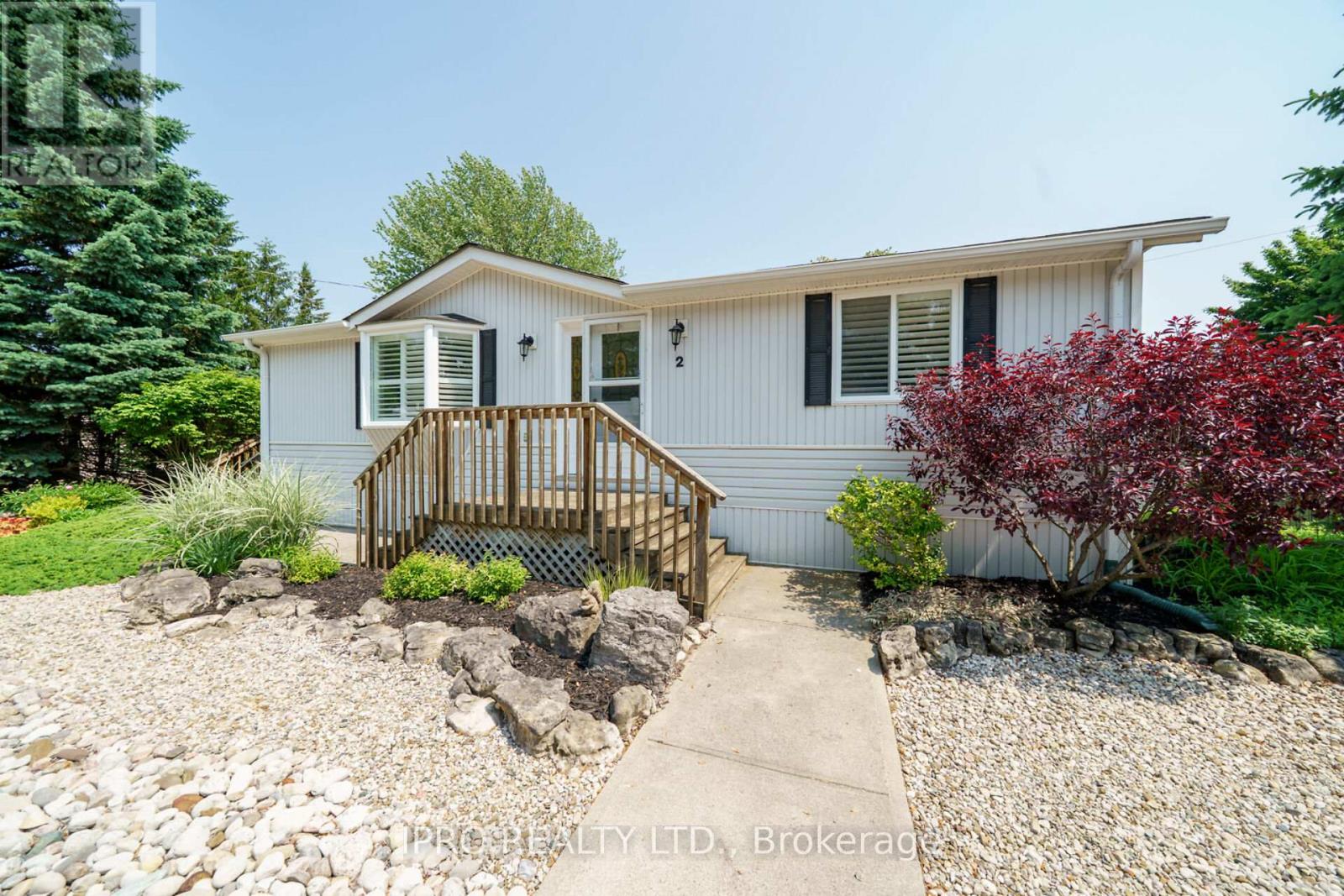 2 GOLDEN POND ROAD PVT ROAD