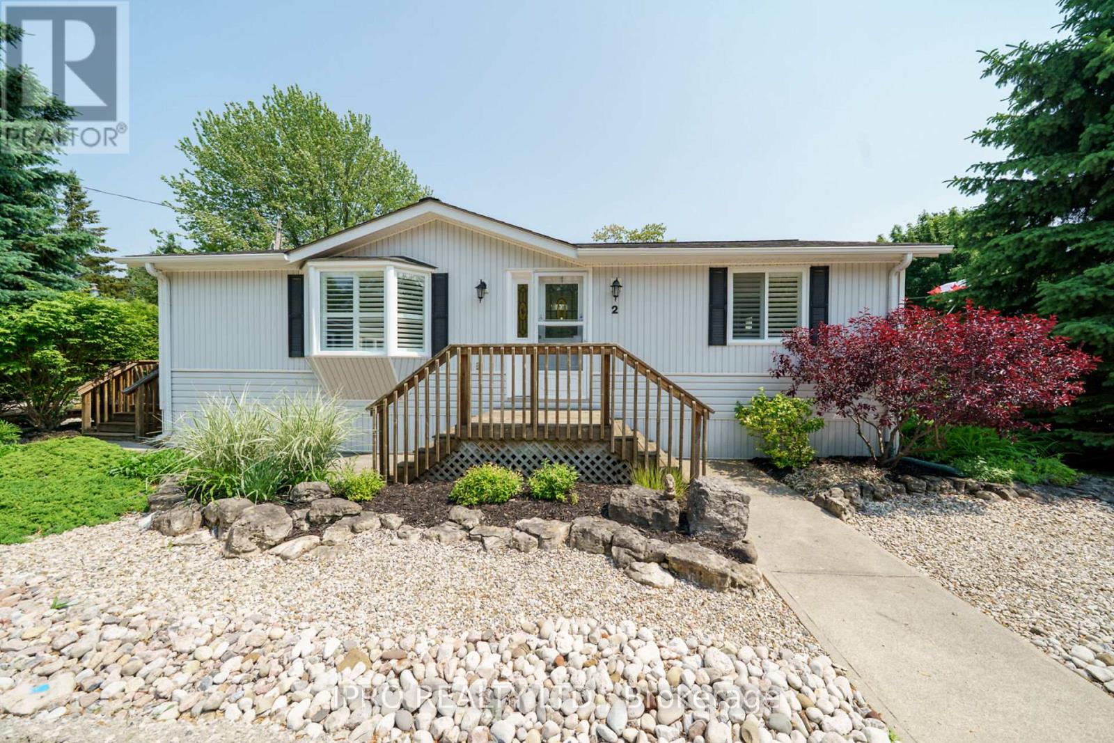 2 GOLDEN POND ROAD PVT ROAD