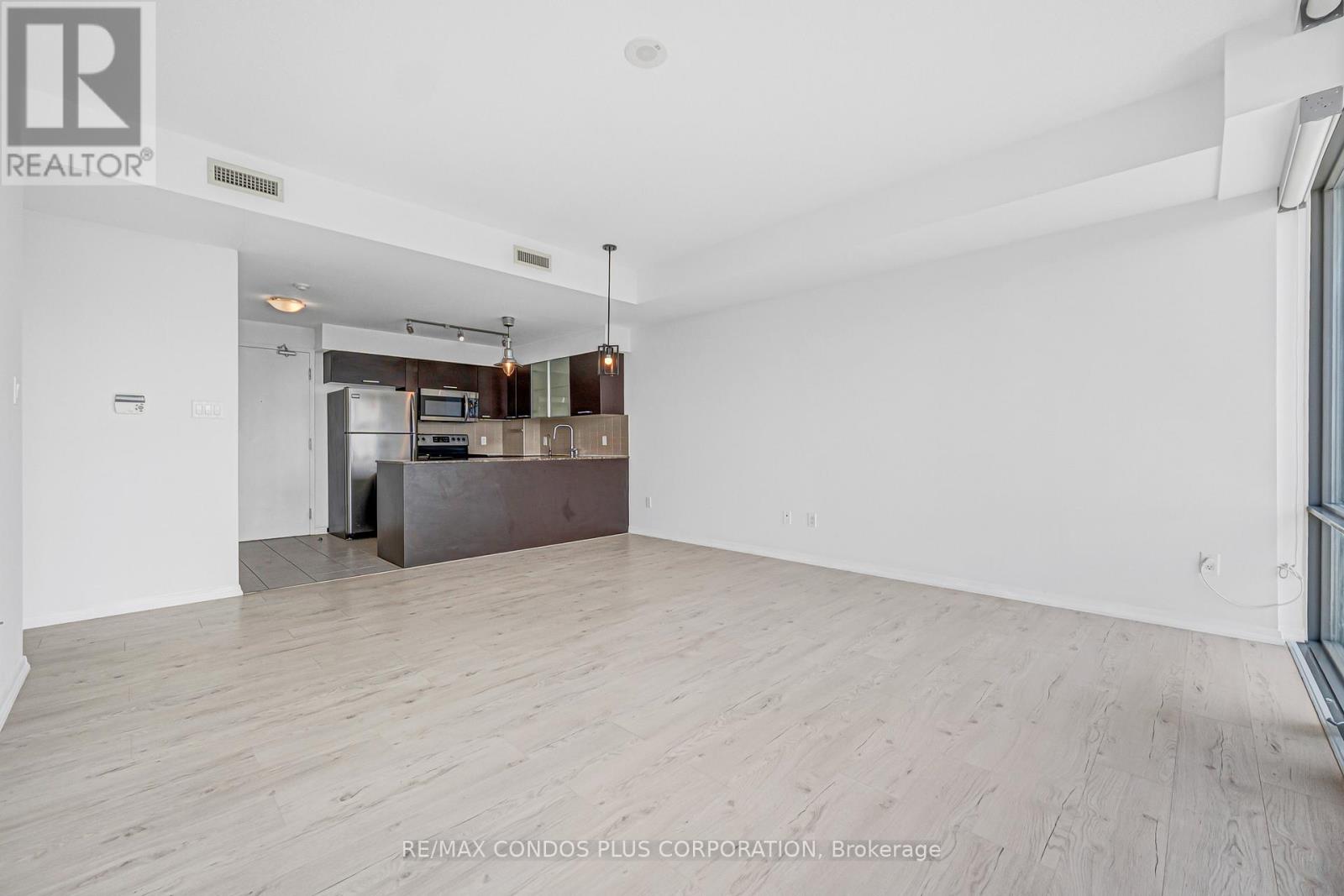 4404 - 38 GRENVILLE STREET