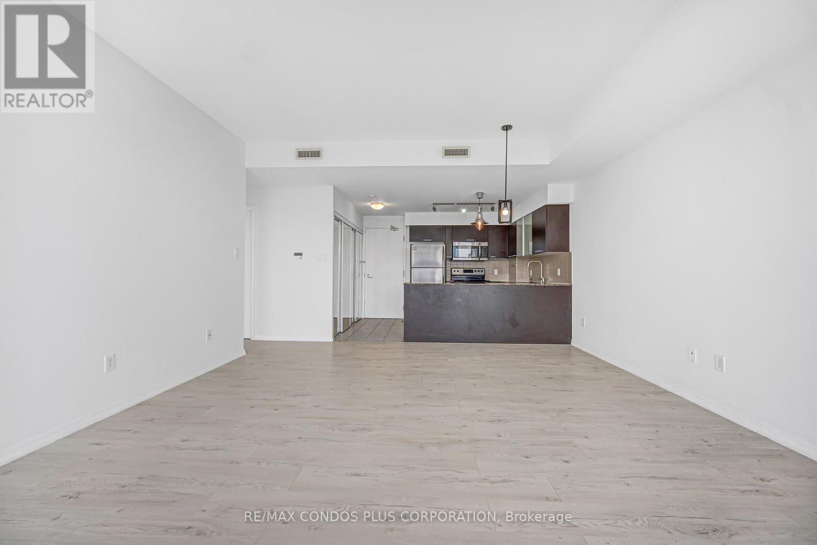 4404 - 38 GRENVILLE STREET
