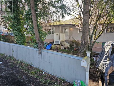 647 Ralph St Saanich BC V8Z1Z6