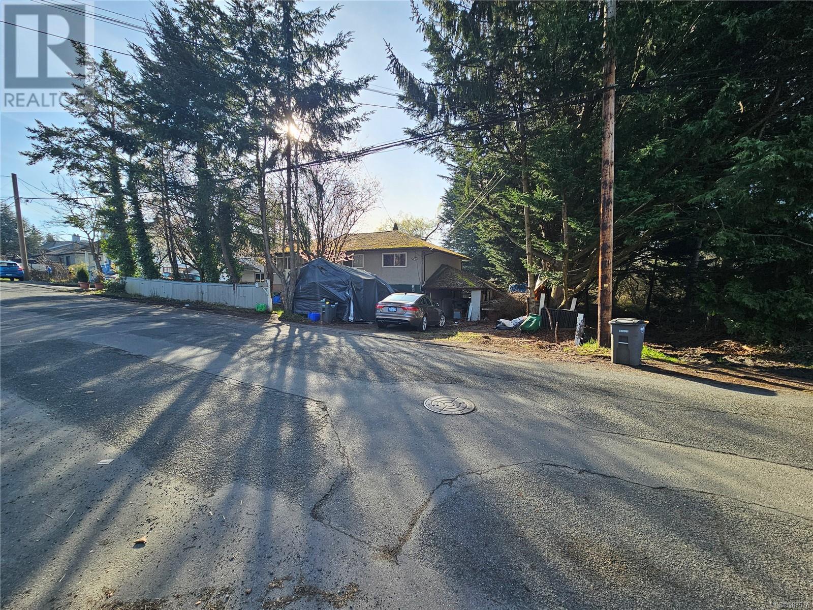 647 Ralph St