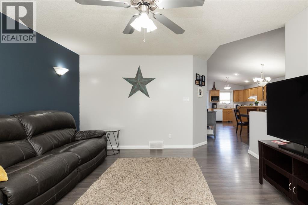 154 Blackfoot Court W