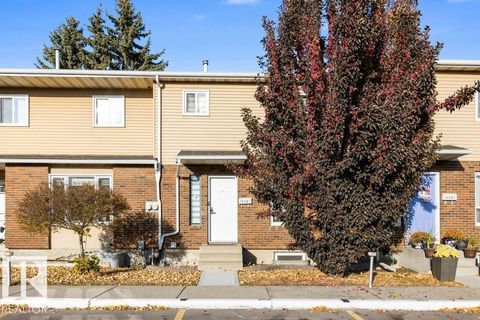 16487 115 ST NW Edmonton AB T5X5E8
