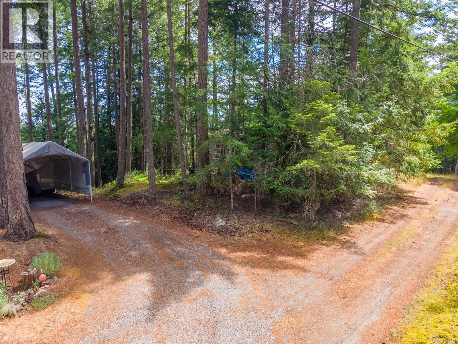 Photo 1 of 26 — 4611 Mate Rd, Pender Island, BC V0N2M0