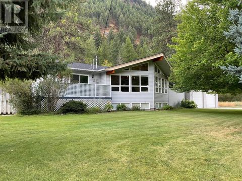 706 CENTRAL Avenue Midway BC V0H1M0