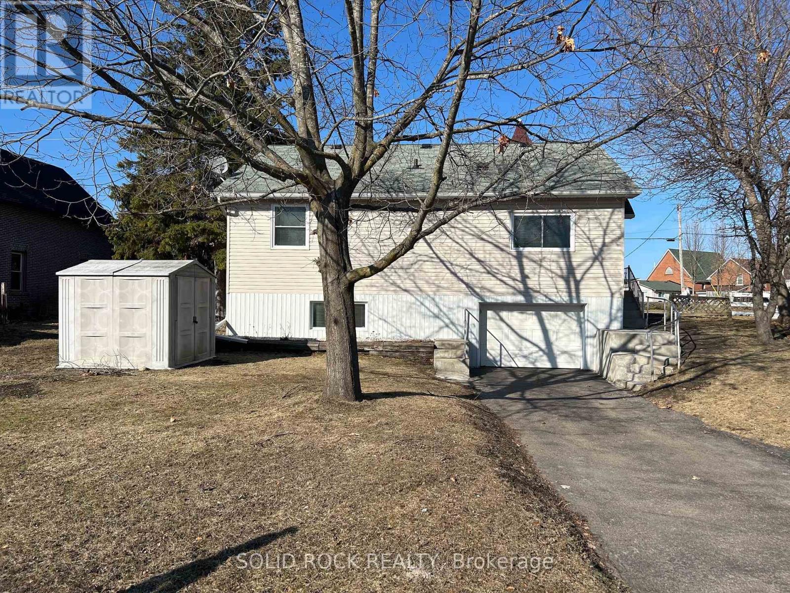 146 ELGIN STREET W