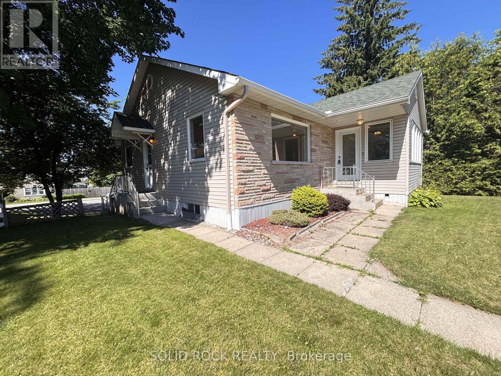 146 ELGIN STREET W