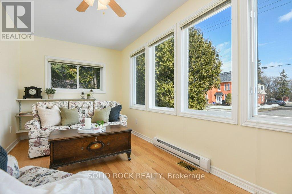 146 ELGIN STREET W