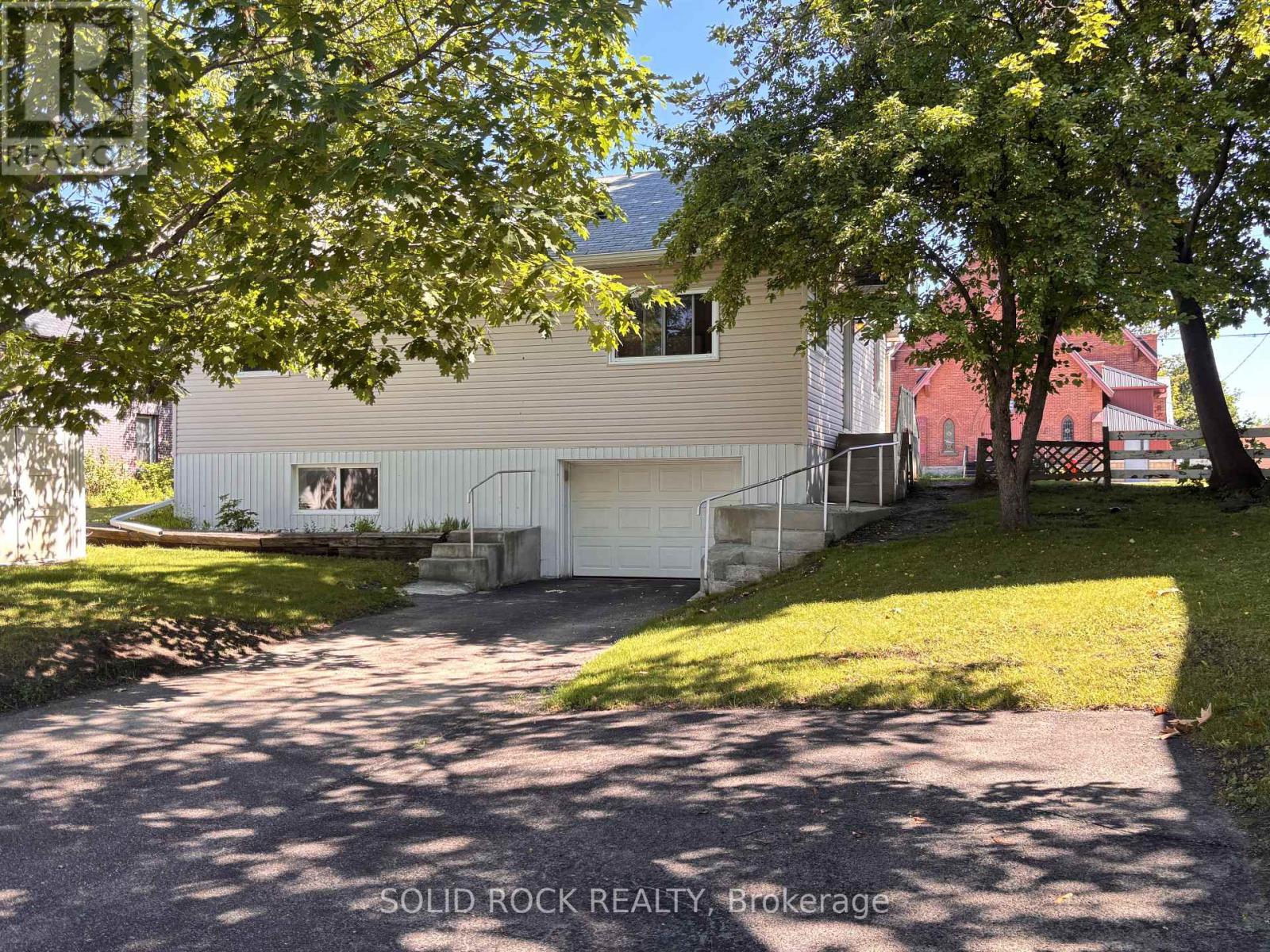 146 ELGIN STREET W