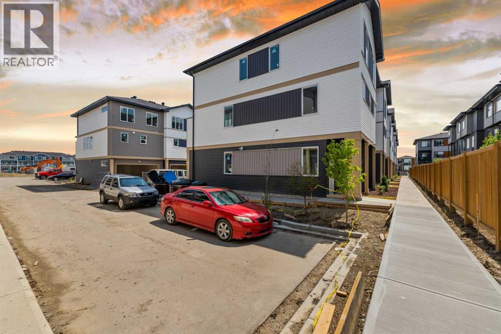 604, 90 Corner Meadows Manor NE