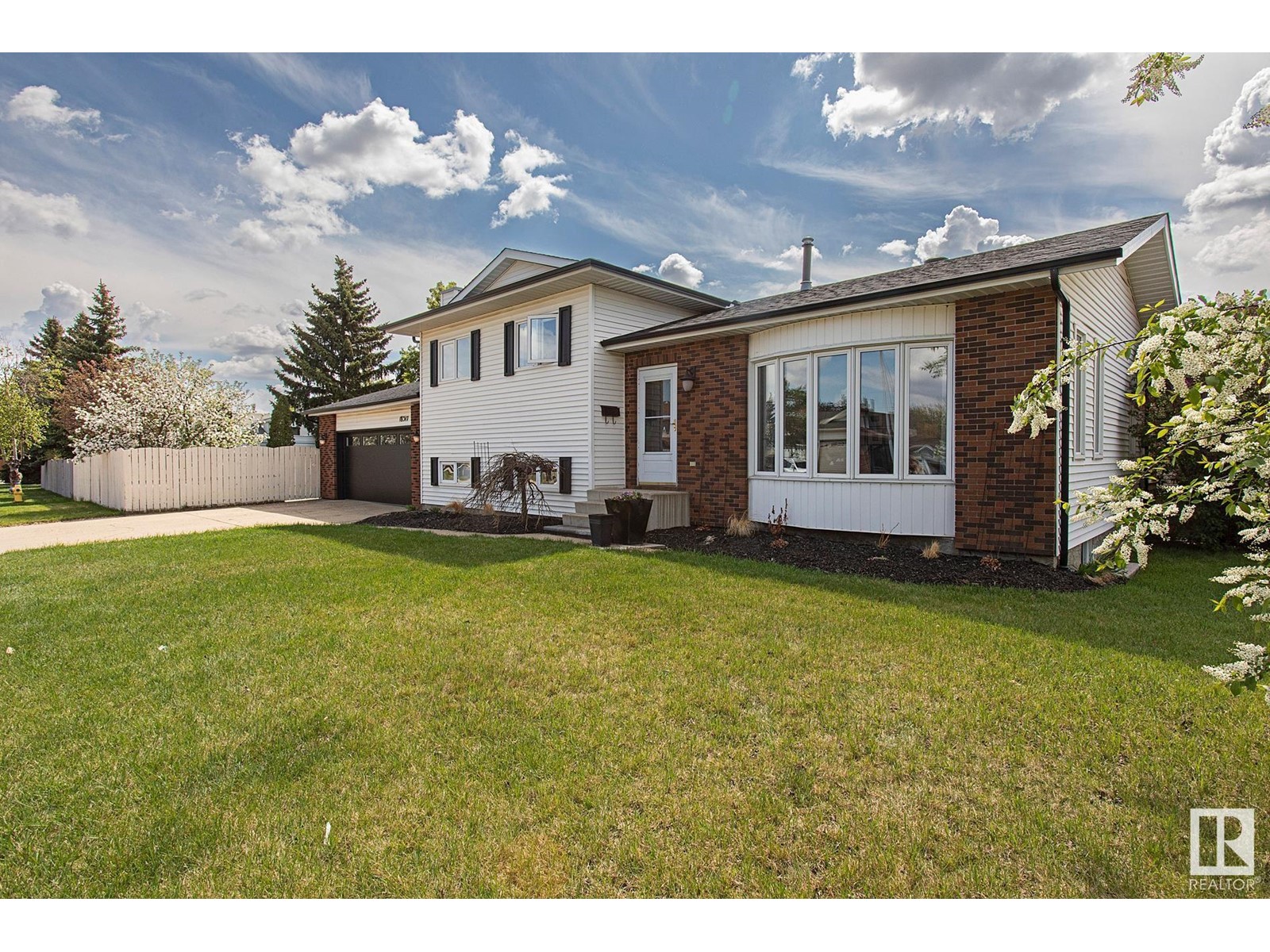 18317 99 AV NW