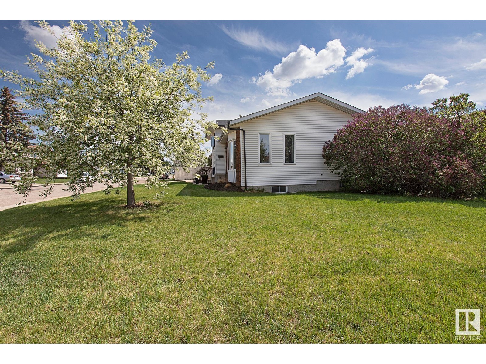 18317 99 AV NW
