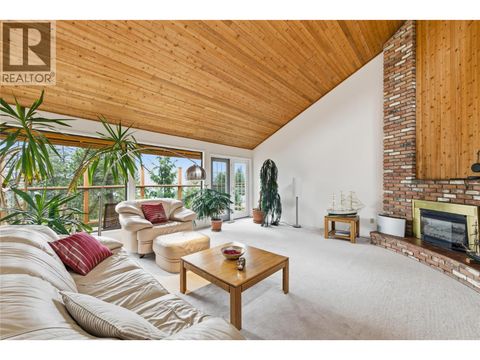 324 Clifton Road N Kelowna BC V1V1N4