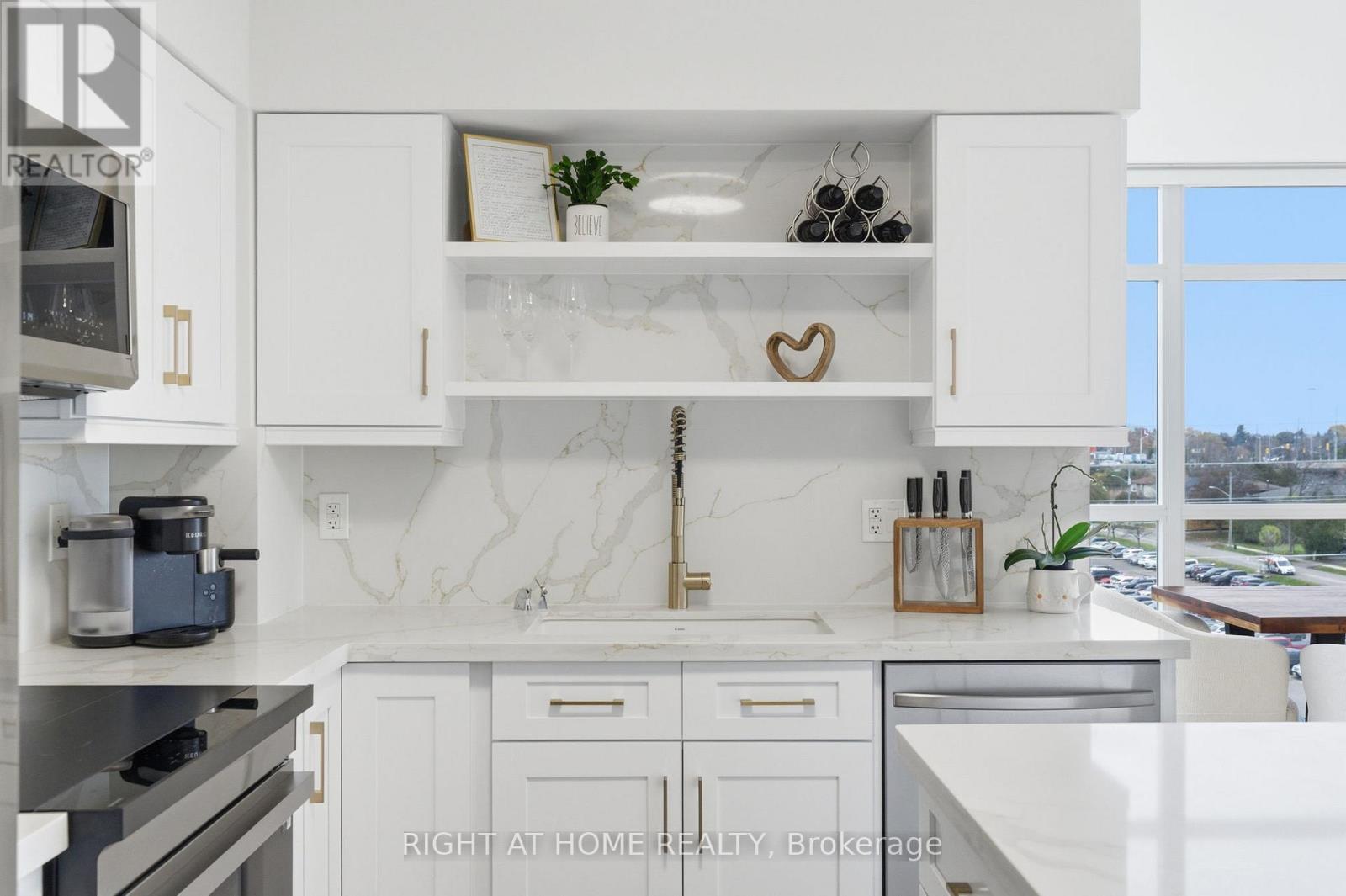 711 - 1600 CHARLES STREET