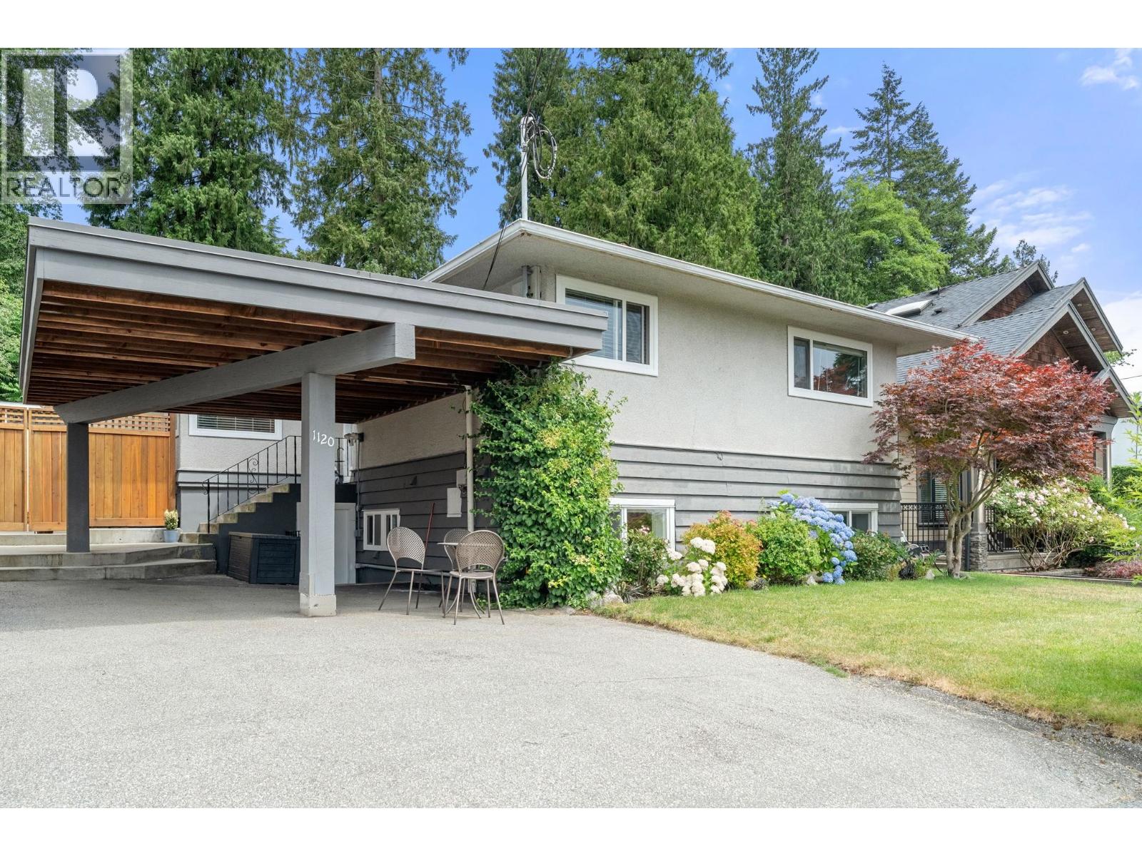 Photo 1 of 34 — 1120 WELLINGTON DRIVE, North Vancouver, BC V7K1L2