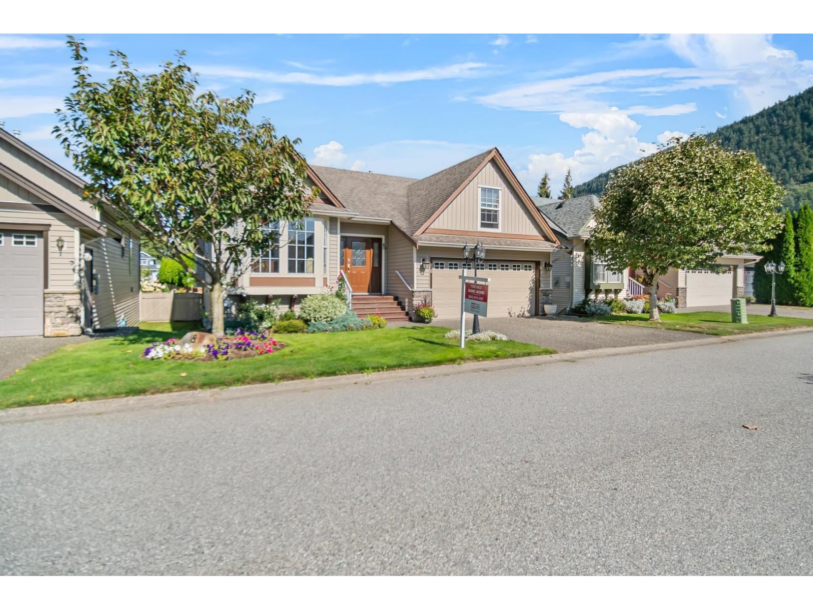 8 349 WALNUT AVENUE|Harrison Hot Springs