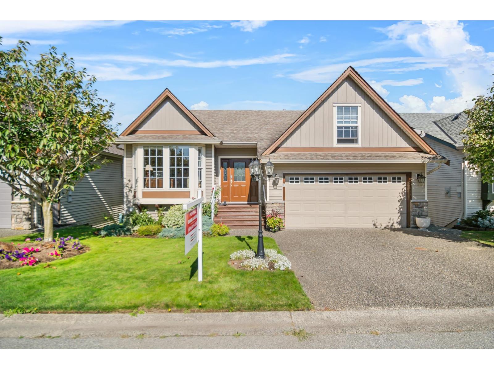 8 349 WALNUT AVENUE|Harrison Hot Springs