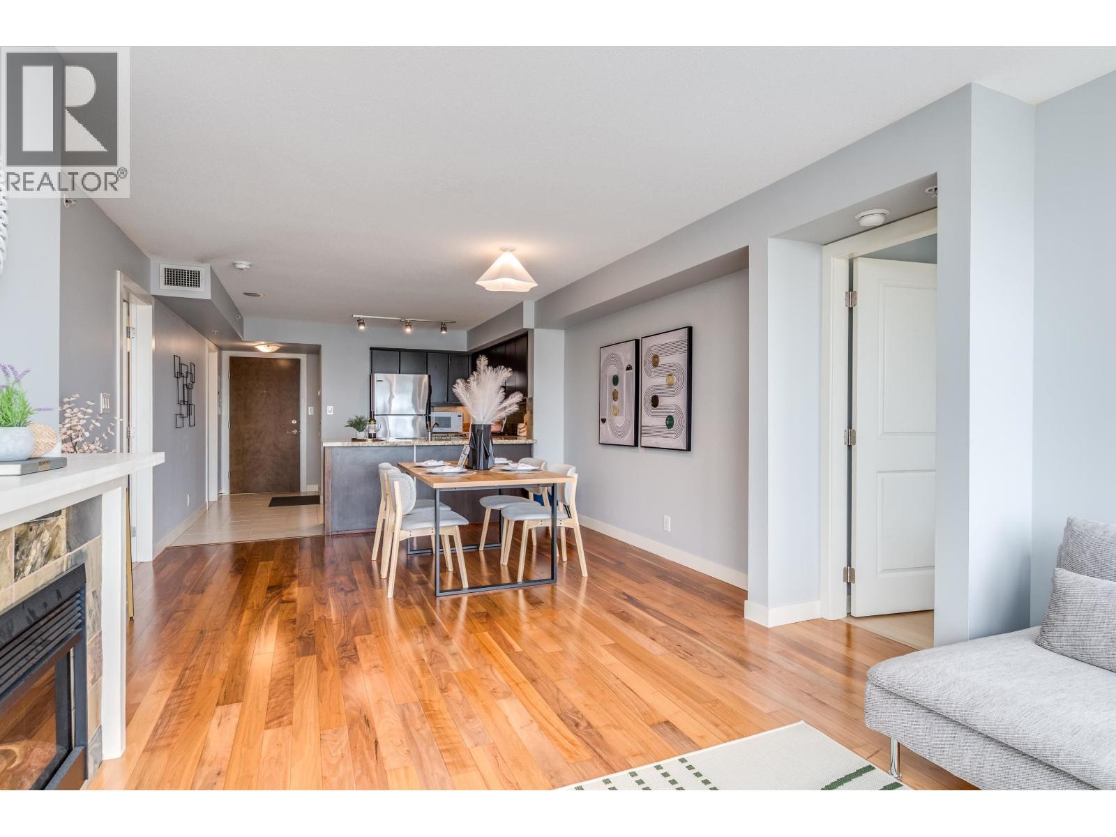 1710 6068 NO. 3 ROAD