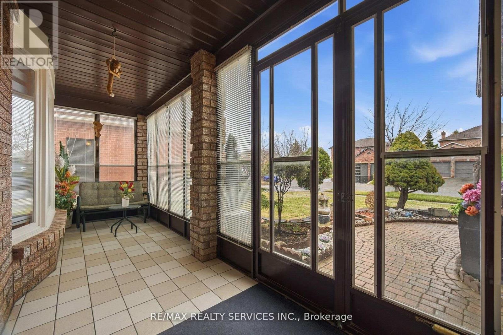 62 FERNBROOK CRESCENT