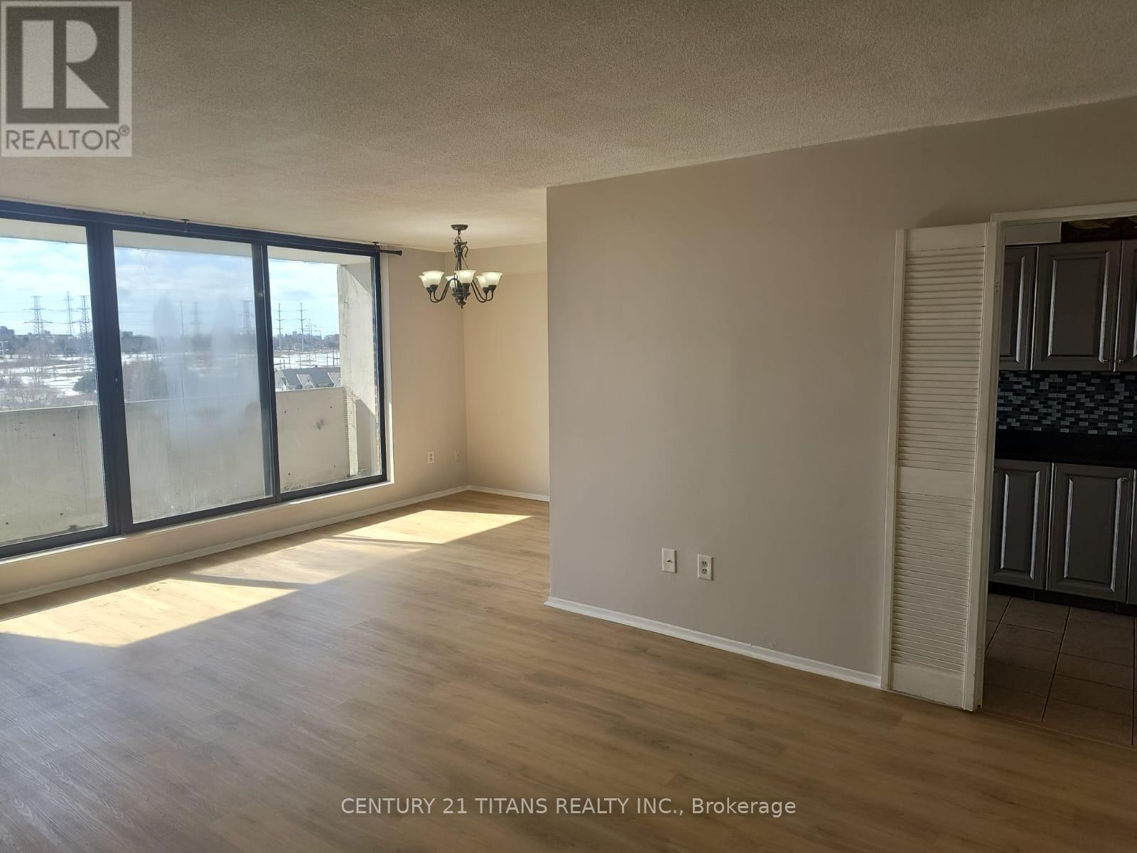 Photo 1 of 15 — 907 - 301 PRUDENTIAL DRIVE Unit 907, Toronto (Dorset Park), ON M1P4V3