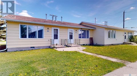 TRIPLEX 600 Railway AVENUE Wawota SK S0G5A0